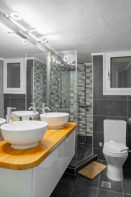 Simplicity And Comfort: Apartment In Zografou アテネ エクステリア 写真