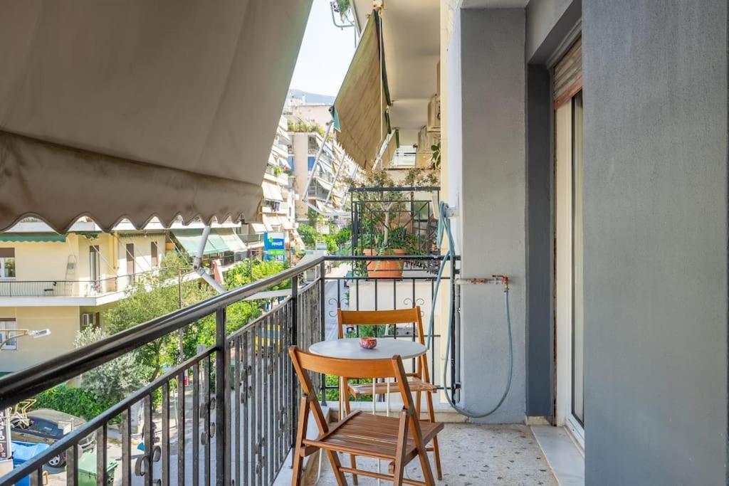 Simplicity And Comfort: Apartment In Zografou アテネ エクステリア 写真